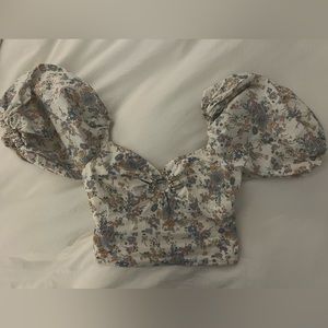 Cropped Puff Sleeve Floral Blouse with Sweetheart Neckline